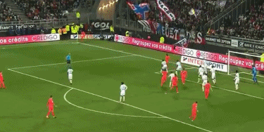 巴萨官方：欧冠对法鹰将检查穿客队球衣者身份，排除非法购票