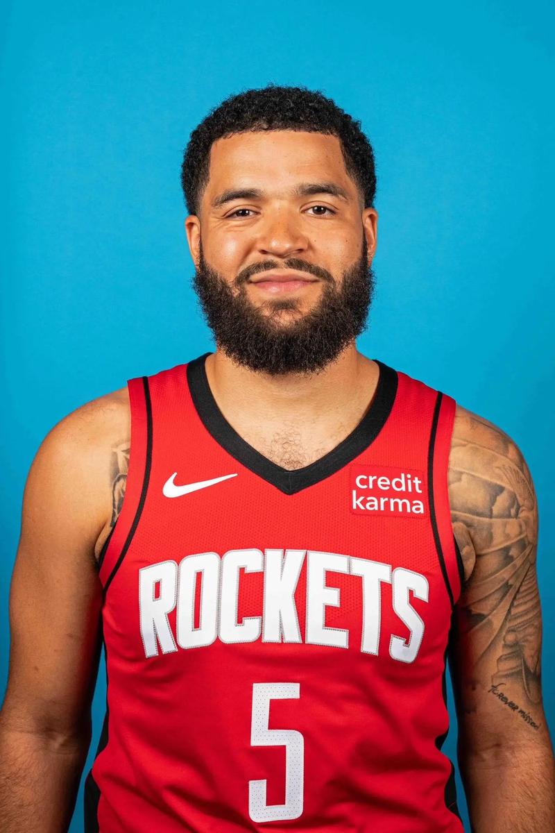 维拉力克曼城阿森纳，曼联利物浦你方唱罢我登场，或酝酿一场换帅抢亲交锋闹剧！（阿斯顿维拉连斩曼城与阿森纳，曼联利物浦轮番登场，换帅抢人大战一触即发？）