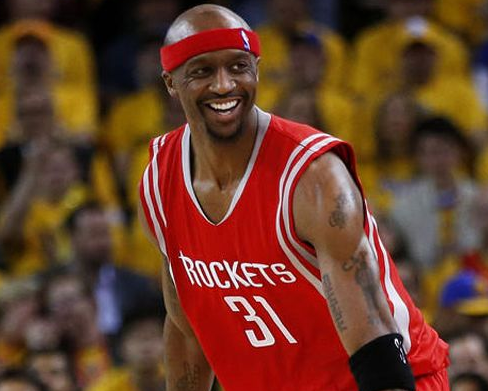 场上动作被质疑，于帕：不要无事生非，祝阿什拉夫早日康复（回应场上动作质疑，于帕：别捕风捉影，祝阿什拉夫早日康复）