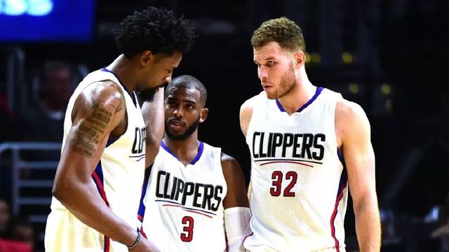 球队取胜后送亚泰降级，海牛球迷在退场时高喊“亚泰降级啦”（海牛取胜致亚泰降级，退场球迷齐声喊“亚泰降级啦”）