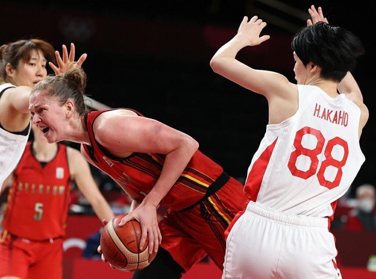 手感热得发烫！拉文半场三分7中6独砍29分5篮板（拉文半场火力全开：三分7投6中，豪取29分5板）