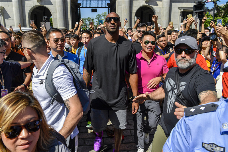 记者：恩昆库在冬窗的未来值得关注；米兰会和经纪人谈莱万（记者：冬窗恩昆库动向受关注；米兰将与莱万经纪人会谈）