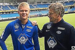 欧联：2-1，苏超豪门逆转奥超第一，52岁罗杰斯率队终结2轮不胜（欧联2-1！苏超豪门逆袭奥超领头羊，52岁罗杰斯带队止住两场不胜）