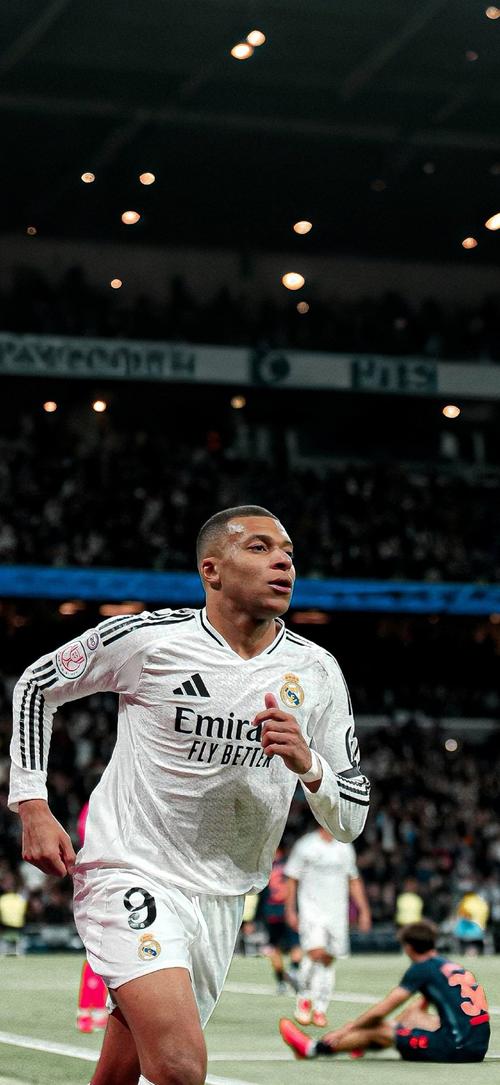 NBA：马刺新秀文班亚马闪耀 全场送出六盖帽（NBA：马刺新星文班亚马大放异彩 单场送出6次封盖）