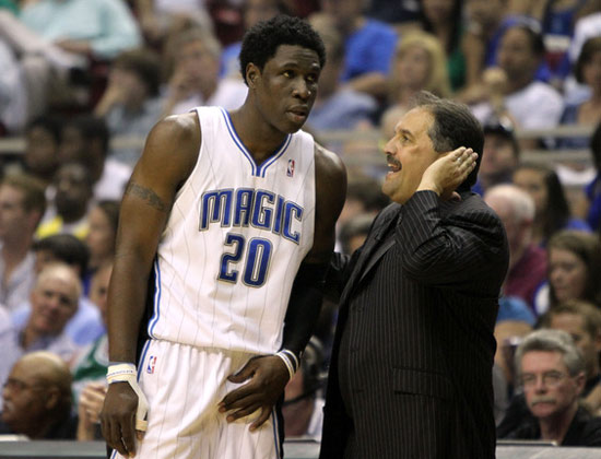 美记：库里距离复出还有一段时间，这次客场之旅可能看不到他（美记：库里复出尚需时日，本次客场之旅恐难见到他）