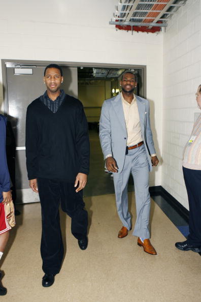 天空：利物浦正领跑格伊争夺战，其次便是拜仁的关注（天空：利物浦领跑格伊争夺战，拜仁紧随其后）