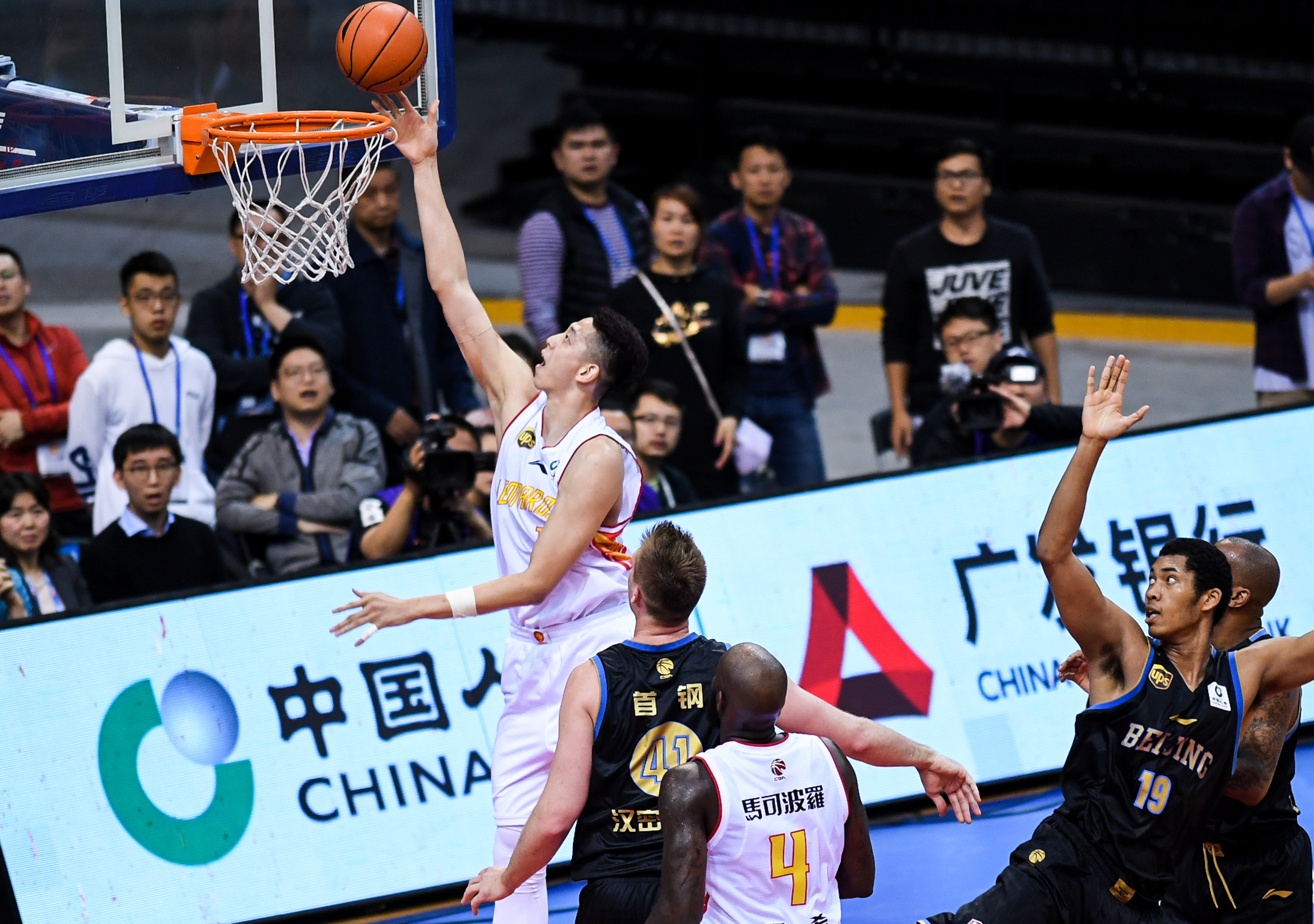 欧冠：利物浦客场3-1击败马赛（欧冠：利物浦客场3-1力克马赛）