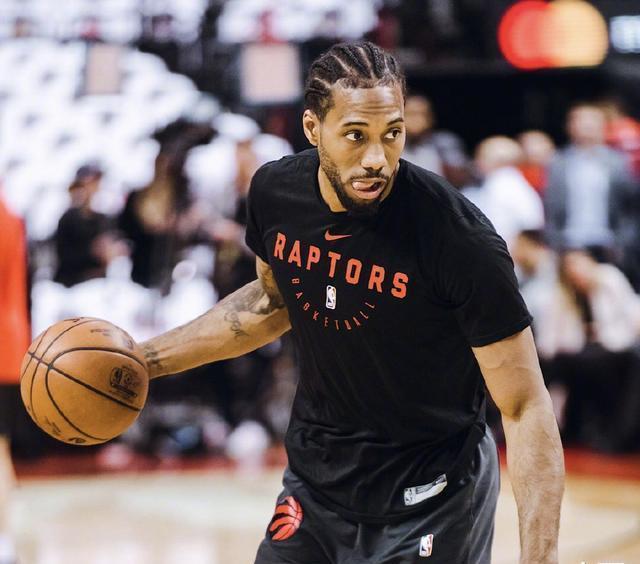 贡献两双表现！埃迪关键时刻盖帽＆进攻篮板帮助灰熊拿下比赛（埃迪砍下两双，关键大帽+前场篮板助灰熊取胜）