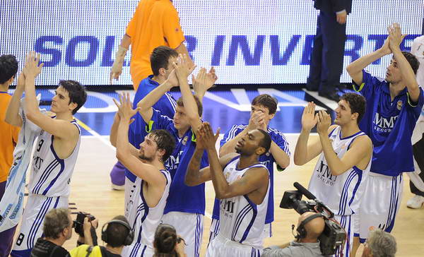 德罗西拿到执教热那亚首胜，目前带队成绩1胜2平保持不败（德罗西迎来热那亚执教首胜，战绩1胜2平仍保持不败）