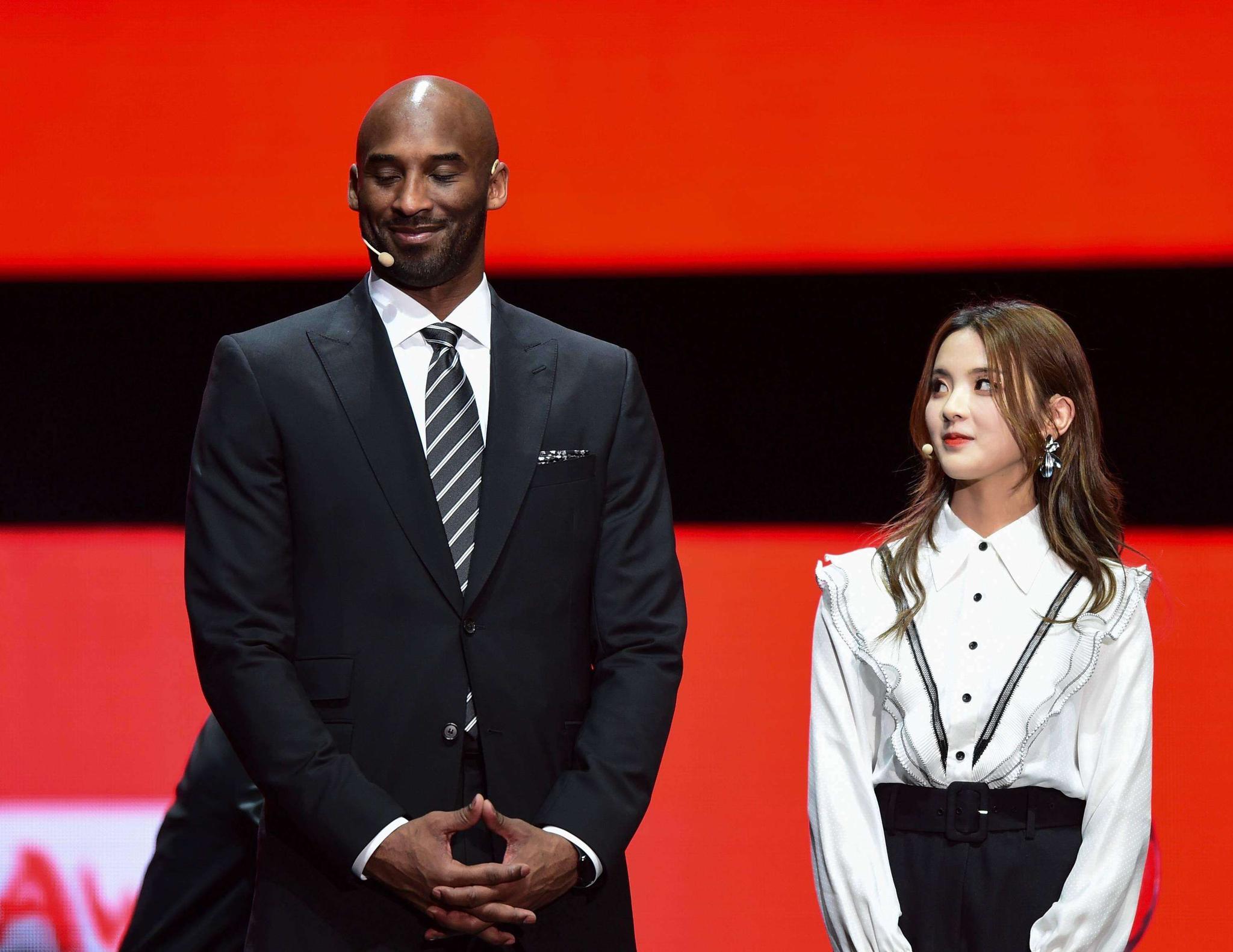 9场6球，身为中场的若昂-内维斯成为本赛季巴黎队内第一射手（中场若昂-内维斯9战6球，成巴黎本季队内头号射手）