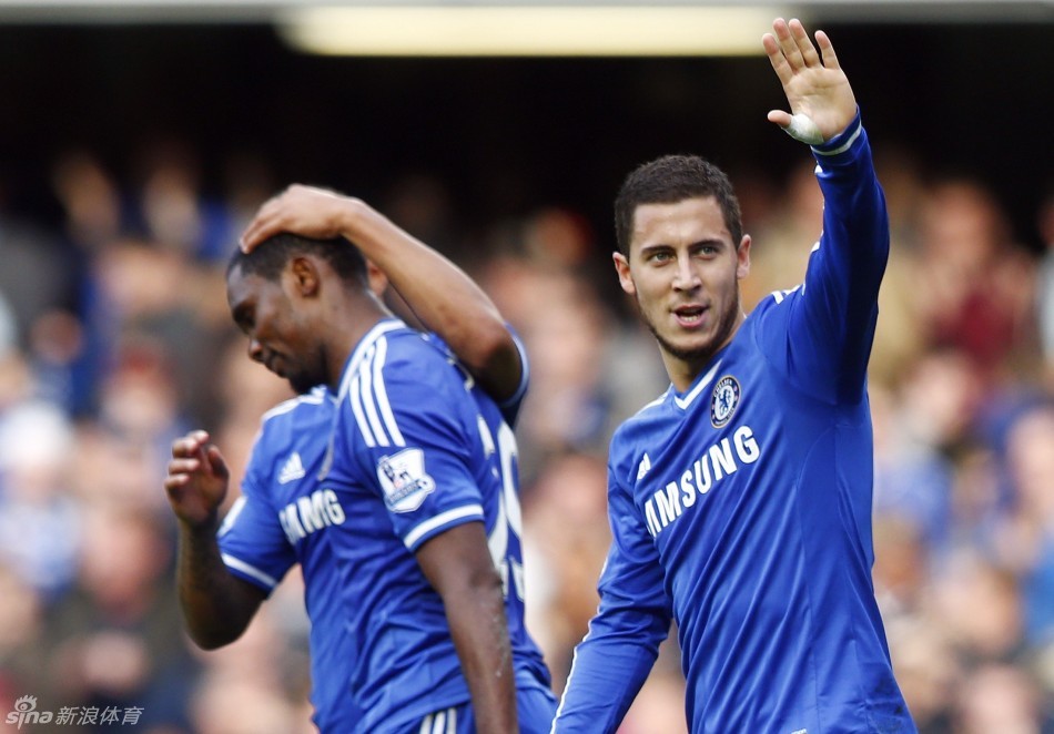 布拉德利：我小时候经常在自家花园里滑铲模仿杰拉德