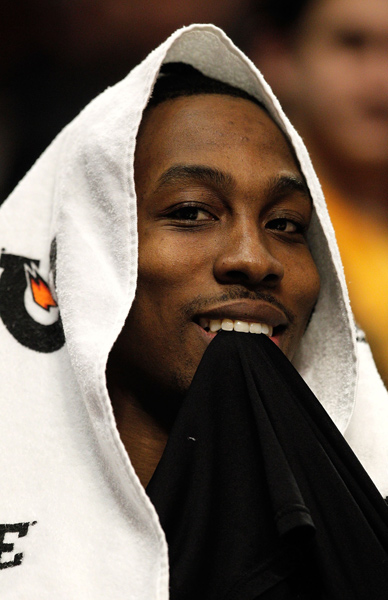 德罗西取热那亚生涯首胜，率队时隔239天再次意甲主场赢球（德罗西首胜热那亚，率队时隔239天再度在意甲主场取胜）