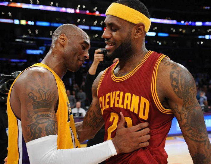 防线漏洞频出 难挡对手冲击（后防失误不断 难以抵御对手猛攻）